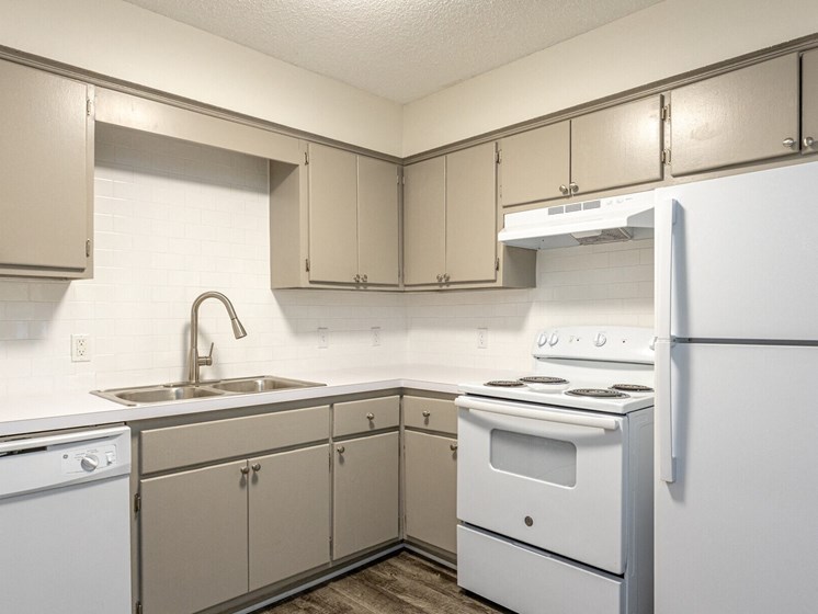 Kitchen With White Cabinetry And Appliances at The Reserve at Wynwood Apartments, Cullman, AL